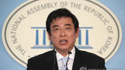한국당 “박근혜 전 대통령 불쌍…촛불 들었던 사람들 자숙해야”