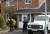러시아 이중스파이 스크리팔의 자택을 영국 경찰이 지키고 있다. 현관 손잡이에서 고농축 신경작용제 노비촉 성분이 검출됐다고 경찰은 밝혔다. [AP=연합뉴스]