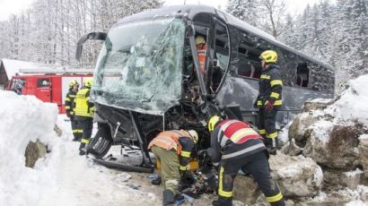 오스트리아서 한국인 태운 관광버스 사고… 24명 중경상