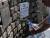  케이프타운 한 약수터에서는 한 사람당 받을 수 있는 물의 양을 25리터로 제한하고 있다. [AP=연합뉴스] 