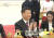 김정은 북한 노동당 위원장의 방중 기간 내내 시진핑 국가주석은 극진한 환대를 보였다. 26일 환영 만찬석상에서 박수치고 있는 시 주석. [CCTV 캡처]