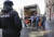 31일(현지시간) 러시아 상트페테르부르크에 있는 미국 영사관에서 폐쇄 조치후 물품들이 차로 옮겨지고 있다.[AP=연합뉴스]
