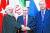 지난해 11월 러시아 소치에서 시리아 논의를 위한 정상회의가 열렸을 때 하산 로하니 이란 대통령(왼쪽), 레제프 타이이프 에르도안 터키 대통령(오른쪽)과 함께한 블라디미르 푸틴 러시아 대통령(가운데). 