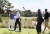 지난 2월 방미했던 아베 신조 일본 총리(왼쪽)가 도널드 트럼프 미국 대통령과 플로리다의 골프장에서 라운딩을 하던 도중 하이파이브를 하고 있다. [AP=연합뉴스]