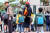 지난 2일 인질극이 발생했던 서울 방배초등학교 학생들이 3일 오전 등교하고 있다. [뉴스1]