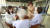3일 부산진구 온종합병원 병원학교에서 이유진 봉사단장(오른쪽 사진 맨 왼쪽)이 환우 대화를 나누고 있다. [송봉근 기자]