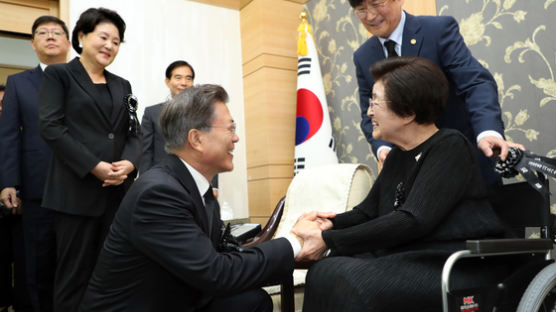 文 대통령 "이희호 여사 경호처가 경호"…한국당 "대통령 권한남용"