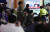 6일 오후 서울역에서 시민들이 박근혜 전 대통령의 &#39;국정농단&#39; 사건 1심 선고공판 생중계 방송을 시청하고 있다. [연합뉴스]