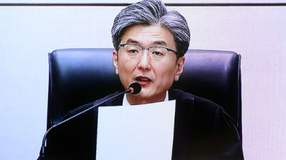 [서소문사진관]박 전 대통령 1심 생중계. 90세까지 옥살이