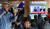 6일 오후 서울역에서 시민들이 박근혜 전 대통령 &#39;국정농단&#39; 사건의 1심 선고공판 생중계를 시청하고 있다. [연합뉴스]