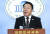 염동열 자유한국당 의원이 지난 2월 8일 오전 국회 정론관에서 강원랜드 채용비리에 대한 기자회견을 하고 있다. 임현동 기자