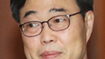 “김기식, 의원 때 피감기관 돈으로 외유” 야당 “용돈까지 챙겨 … 자진사퇴해야”