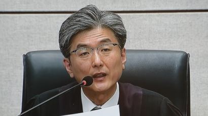 "박근혜에게 엄중한 책임 묻겠다" 김세윤 판사의 말말말 
