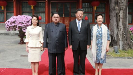 “시진핑, ‘방중’ 김정은 부부에 준 선물 가치는…4억원 넘어”