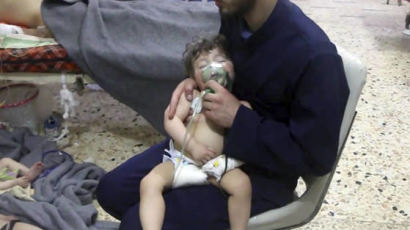 '최후 심판일' 같은 참상…시리아 화학무기 공격으로 70명 사망
