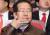 홍준표 자유한국당 대표가 9일 오후 서울 여의도 국회 의원회관에서 열린 소상공인 지원과 자립을 위한 국회대토론회에서 생각에 잠겨 있다. [뉴스1]
