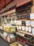 일본 갓파바시 도구거리에는 식당관련 제품을 파는 가게만 170여곳 들어서 있다. 생긴 지 90년이 넘는 가게들이 많다. 사진은 일회용품만 전문적으로 파는 가게.[사진=김인권] 
