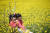 지난해 부산 낙동강유채꽃축제를 찾은 아이들이 유채꽃밭에서 사진을 찍고 있다. [사진 부산문화관광축제조직위원회]
