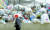 재활용 업체의 수거 중단으로 6일 오후 서울 서초구 방배동의 한 재활용쓰레기 센터에 폐비닐이 수북히 쌓여 있다. [뉴스1]
