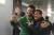 유럽 챔피언스리그 4강 진출을 확정한 뒤 골키퍼 알리송 베커와 함께 사진을 찍는 프란체스코 토티(오른쪽). [사진 AS로마 트위터]
