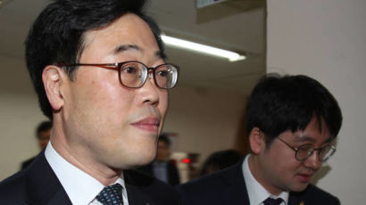 [리얼미터] "김기식 사퇴해야" 50.5%···文대통령 지지율 또 하락