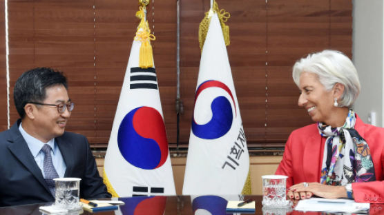  김동연, “IMF 총재와 외환시장 개입 공개 등 논의할 것”