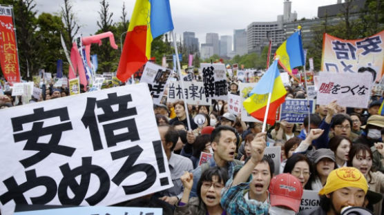 "아베 내각 총사퇴하라"…日 국회 앞서 대규모 집회