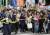 14일 도쿄 나가타초 국회의사당 앞에서 열린 &#39;아베 정권 퇴진&#39; 집회에 3만여명이 몰린 가운데 참가자들이 폴리스라인을 넘어가고 있다.[EPA=연합뉴스]