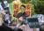 14일 도쿄 나카타초 국회의사당 앞에서 열린 &#39;아베 정권 퇴진&#39; 집회에서 참가자들이 &#39;아베를 무너뜨려라&#39;, &#39;아베 정권을 끝내라&#39;고 적힌 플래카드를 들고 있다.[EPA=연합뉴스]
