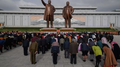 [서소문사진관]'북한 태양절이 달라졌어요' '무력 시위' 사라져