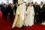 15일 사우디아라비아 다란에서 열린 아랍연맹 제29차 정상회의에서 사우디의 살만 국왕(왼쪽)과  쿠웨이트 군주인 셰이크 사바 알 아마드 알 사바가 사진 촬영을 위해 함께 걷고 있다. [로이터=연합뉴스]