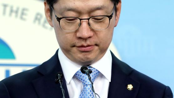 한국당 “특검해야”, 바른미래당 “드루킹과 한 팀”…민주당은 논평 없어