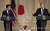18일 미국 플로리다주 마라라고 리조트에서 아베 신조 일본 총리(왼쪽)와 공동 기자회견을 하고 있는 도널드 트럼프 미국 대통령. [AP=연합뉴스]