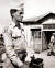 1953년 7월 27일 휴전협정이 조인되던 날 조인식장에 이르는 통로에 유엔군의 의장대인 콜롬비아군 소속 오노리오 오스피나(Honorio Ospina) 이병이 도열해 있다. [사진 국사편찬위원회 캡쳐]