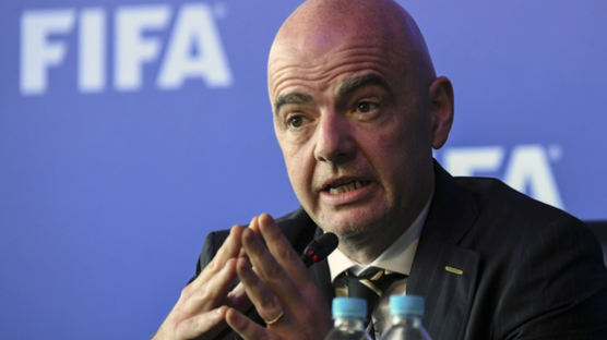 FIFA, 러시아 월드컵에 VAR 전담 심판 4명 투입하기로