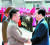 2000년 6월 13일 평양 순안공항에 도착한 김대중 대통령이 영접 나온 김정일 국방위원장의 두 손을 잡고 환하게 웃으며 인사말을 나누고 있다. [중앙포토]