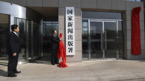 딩쉐샹 “형형색색 언행과 투쟁하라”…덩샤오핑 정치 개혁 종언 선언