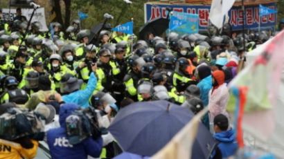 경찰, 사드반대 집회 강제해산 돌입…양측 몸싸움
