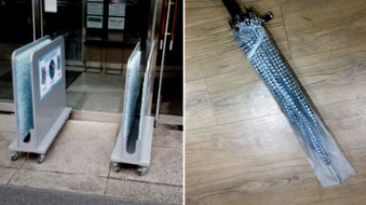 서울시 지하철역서 비닐 우산커버 ‘퇴출’…빗물제거기 설치