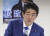 22일 일본인 납치 피해자 가족들을 만난 아베 신조 일본 총리[AP=연합뉴스] 