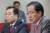 홍준표 자유한국당 대표(오른쪽)가 23일 오후 서울 여의도 당사에서 포털 개혁 관련 기자회견을 하고 있다. 왼쪽은 박성중 당 홍보본부장. [뉴스1]