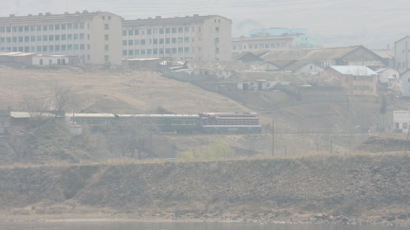 대북 제재 속에도 단둥엔 북한 가는 유조열차 늘었다