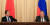 러시아를 방문한 왕이 중국 외교담당 국무위원 겸 외교부장(왼쪽)이 지난 5일(현지시간) 모스크바 외무부 영빈관에서 세르게이 라브로프 러시아 외무장관과 회담한 뒤 공동 기자회견을 하고 있다. [사진 연합뉴스]