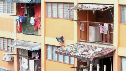 말레이시아, 고층 아파트서 쏟아지는 ‘쓰레기 지뢰’로 몸살 
