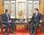 시진핑 주석과 환담하는 캐머런 전 영국 총리 [출처: 신화망]
