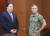 지난해 8월 방한해 외교부를 방문한 해리 해리스 미 태평양 사령관. 강경화 외교장관을 만나기 전 마크 내퍼 주한 미국대사대리와 함께 서 있다.