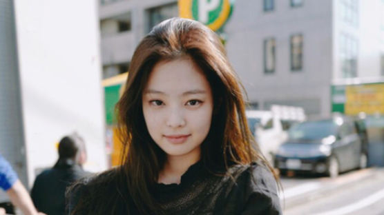 PHOTOS: JENNIE In Japan Uploaded These Saying "Miss you blinkers"
