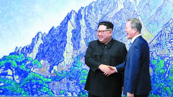 [속보] 文대통령-김정은, 정상회담 선언문 서명식 갖고 공동발표