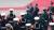문재인 대통령과 북한 김정은 국무위원장이 27일 경기 파주시 판문점 평화의 집 앞에서 열린 공식환영식에서 국군의장대를 사열하고 있다. 김상선 기자