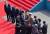 문재인 대통령과 김정은 국무위원장이 27일 판문점에서 공식환영식이 끝나고 문 대통령이 북측 수행원들과 인사를 하고 있다. 김상선 기자